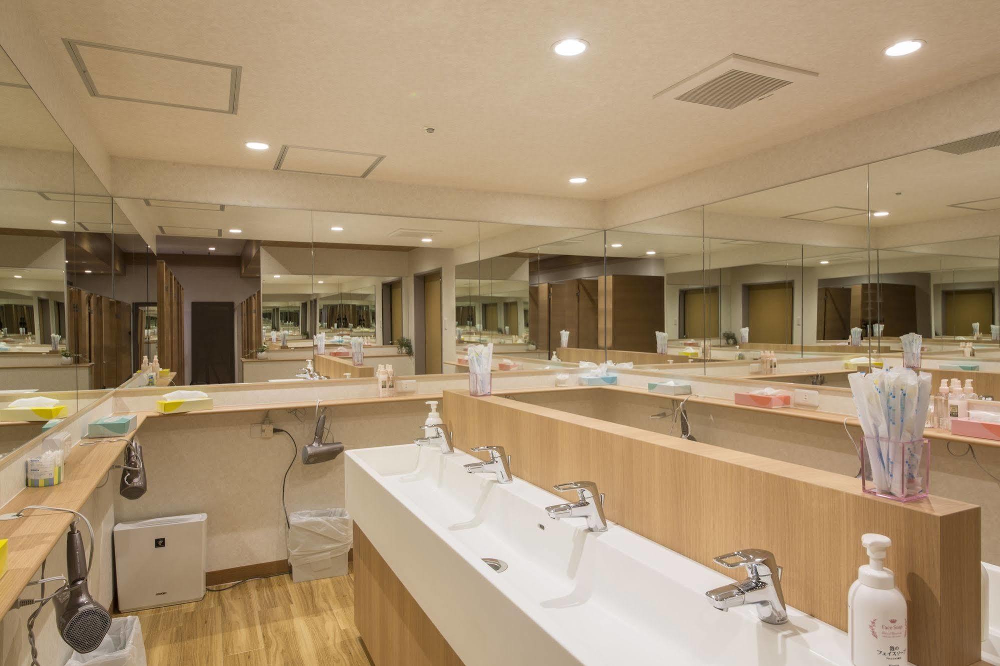 Shinjuku Kuyakusho-Mae Capsule Hotel Tokyo Exterior photo