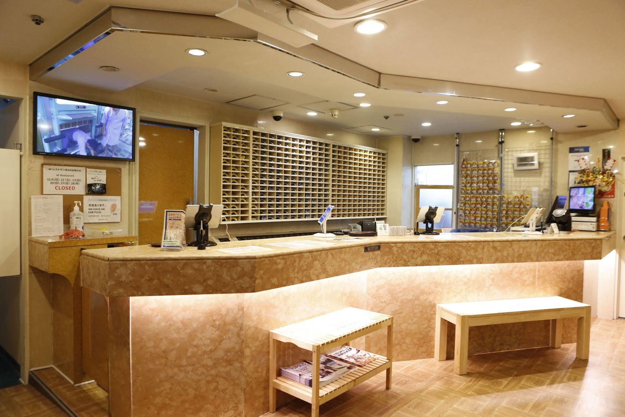Shinjuku Kuyakusho-Mae Capsule Hotel Tokyo Exterior photo