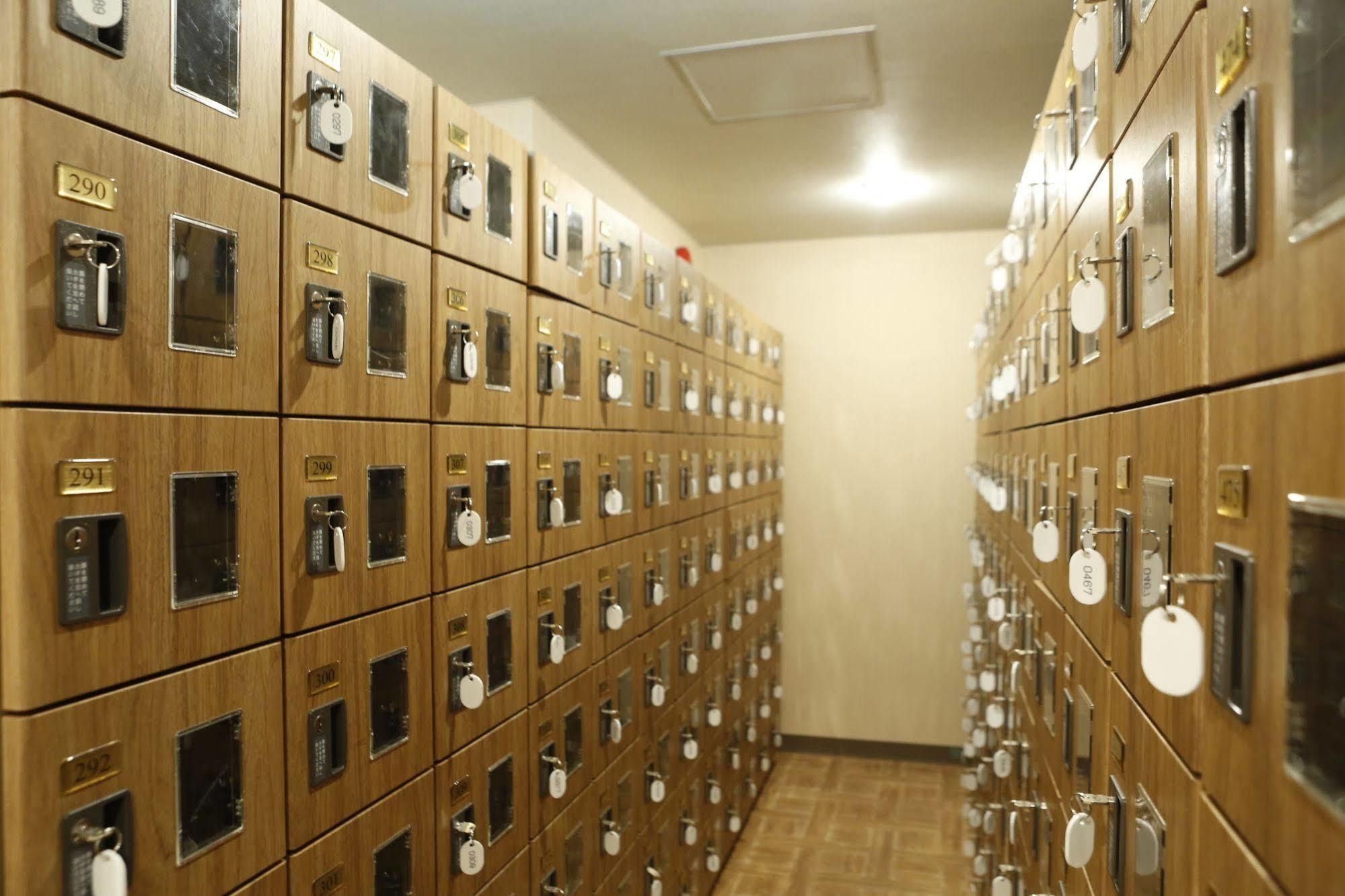 Shinjuku Kuyakusho-Mae Capsule Hotel Tokyo Exterior photo
