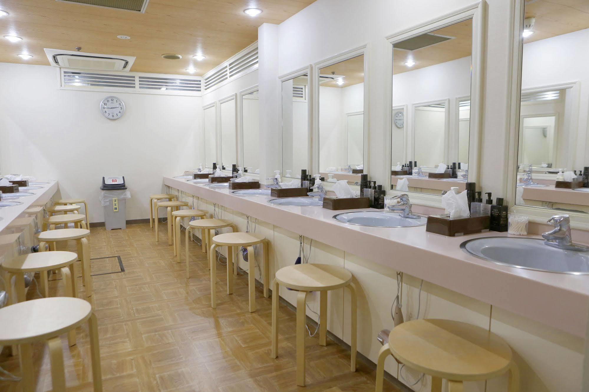 Shinjuku Kuyakusho-Mae Capsule Hotel Tokyo Exterior photo
